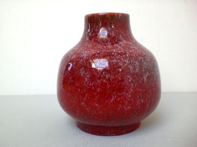 Red vase Karlsruhe Majolika - Fridegart Glatzle